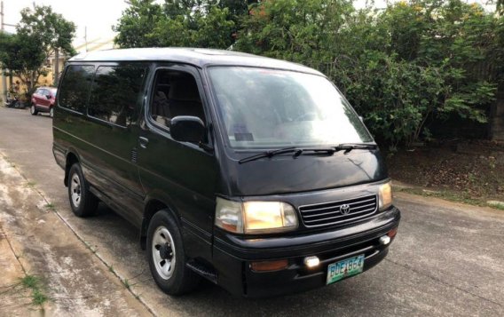 Selling 2nd Hand (Used) Toyota Hiace Van in Parañaque-1