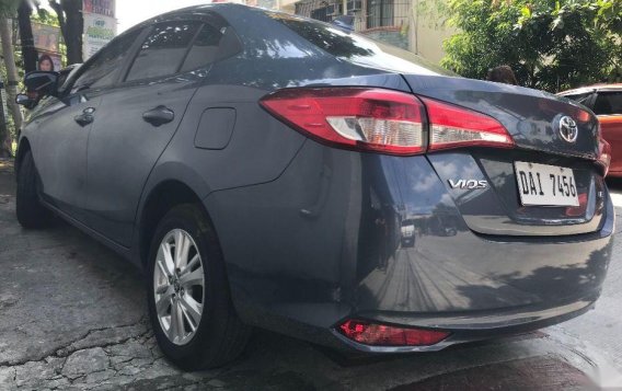 Selling Gray Toyota Vios 2018 in Quezon City-2