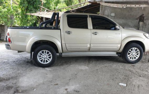 2nd Hand (Used) Toyota Hilux 2015 Automatic Diesel for sale in Tarlac City-1