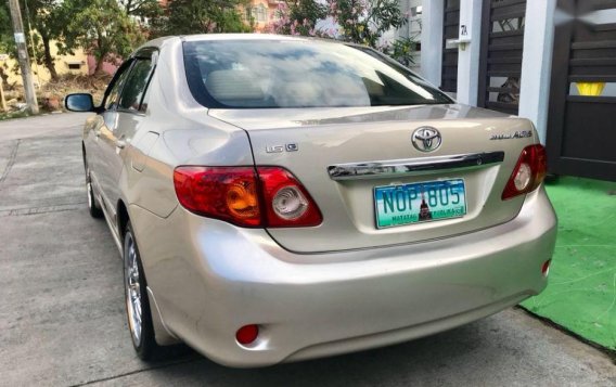 Selling 2nd Hand (Used) Toyota Altis 2010 in Parañaque-2