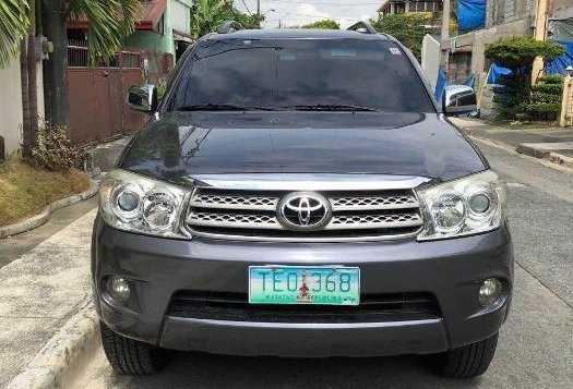 Selling 2nd Hand (Used) 2011 Toyota Fortuner Automatic Diesel in Parañaque