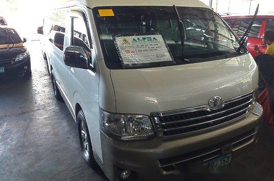 Selling White 2013 Toyota Hiace -2