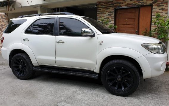 Selling White Toyota Fortuner 2011 at 80000 for sale-5