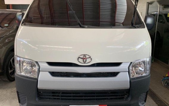 Selling White 2017 Toyota Hiace Van in Quezon City-1