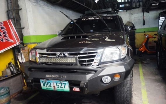 Selling Black 2013 Toyota Hilux Truck in Manila