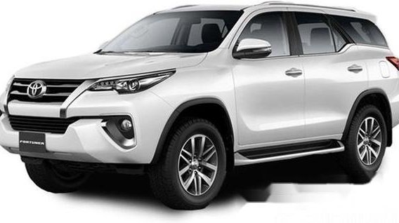 Selling White Toyota Fortuner 2019