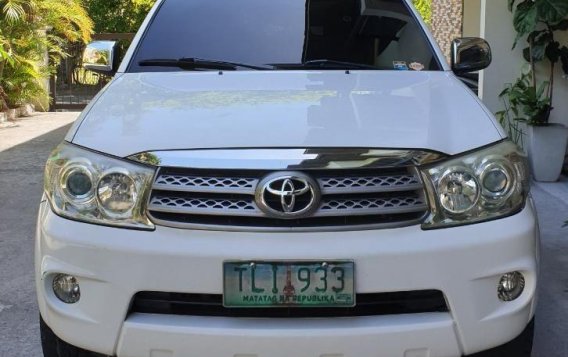 Selling White Toyota Fortuner 2011 at 80000 for sale-6