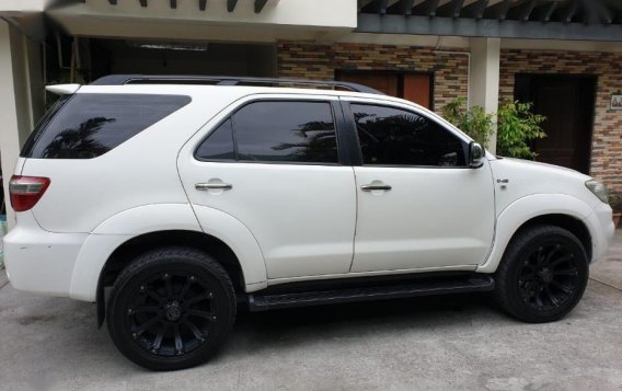 Selling White Toyota Fortuner 2011 at 80000 for sale-4