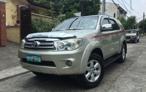 Selling Toyota Fortuner 2011 Manual Diesel in Quezon City-1