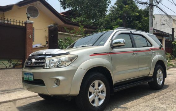 Selling Toyota Fortuner 2011 Manual Diesel in Quezon City-3