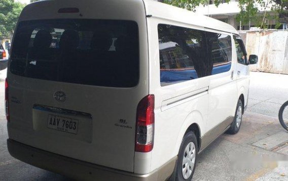 White Toyota Hiace 2014 at 41367 km for sale in Marikina-3