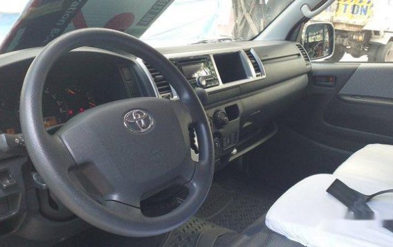 White Toyota Hiace 2014 at 41367 km for sale in Marikina-5