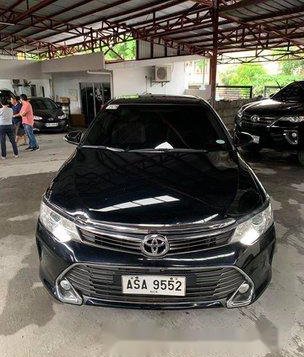 Selling Black 2015 Toyota Camry at 42000 km