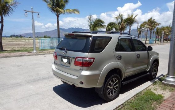 Selling Used Toyota Fortuner 2010 at 70000 km in Pasig-3