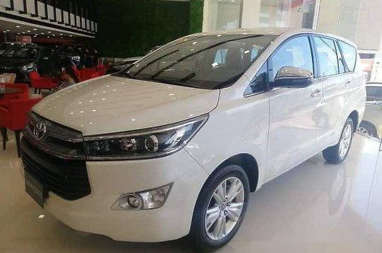 White Toyota Innova 2019 for sale 