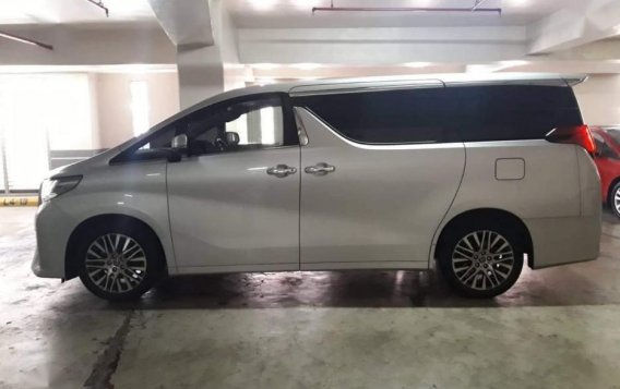 Selling Toyota Alphard 2016 at 50000 km in Makati-2