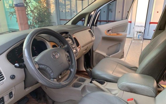 Selling Toyota Innova 2010 at 60000 km in Manila-6