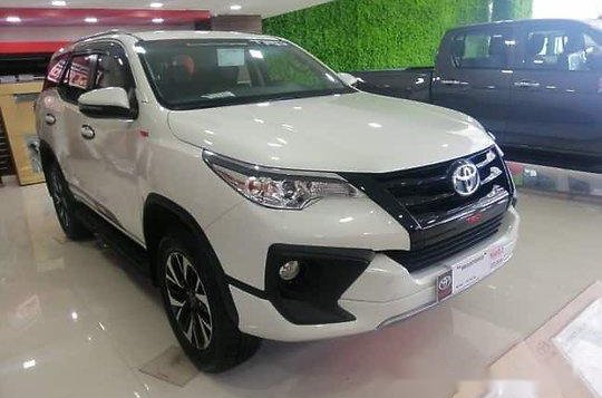 Selling White Toyota Fortuner 2019 -6
