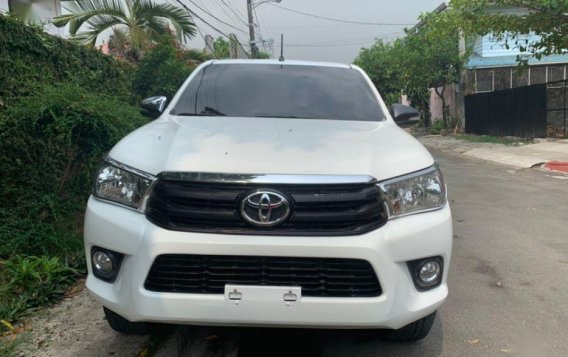 White Toyota Hilux 2016 for sale