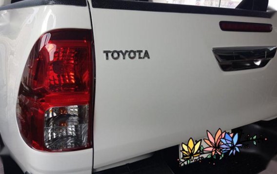 Toyota Hilux 2016 Manual Diesel for sale in Pasig-1