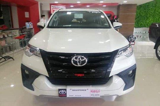 Selling White Toyota Fortuner 2019 