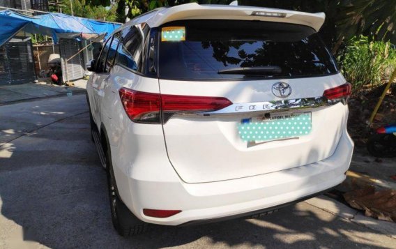 Selling White Toyota Fortuner 2017 in Marikina-1
