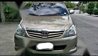 Used Toyota Innova 2011 for sale in Angeles