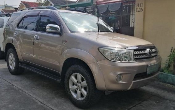 For sale 2009 Toyota Fortuner Automatic Diesel at 70000 km in Manila-9