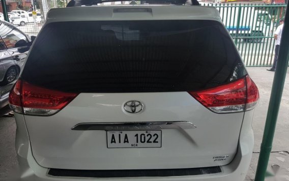 Selling 2nd Hand Toyota Sienna 2015 Automatic Gasoline at 20000 km in Quezon City-10