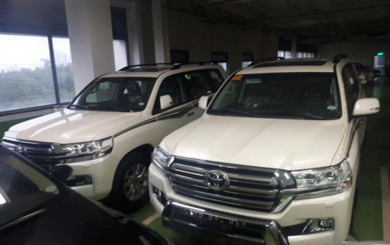 Selling New Toyota Land Cruiser 2019 Automatic Diesel in Makati