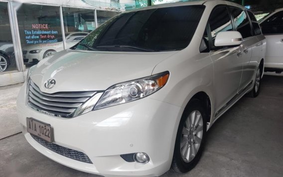 Selling 2nd Hand Toyota Sienna 2015 Automatic Gasoline at 20000 km in Quezon City