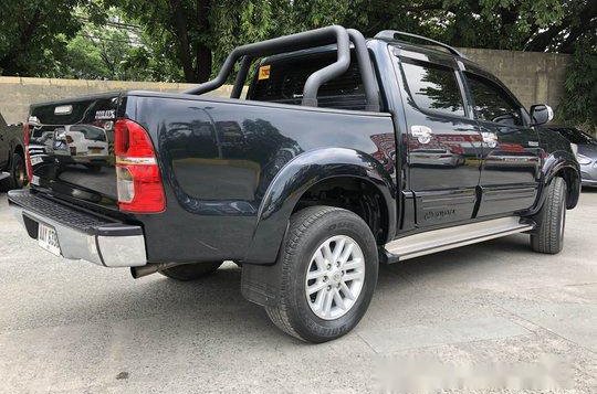 Selling Black 2014 Toyota Hilux at 100000 km -3