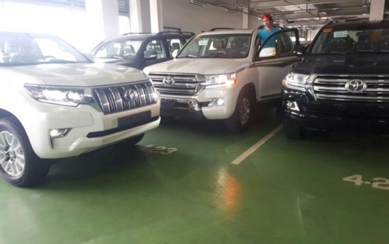 Selling New Toyota Land Cruiser 2019 in Makati-8