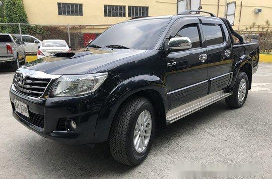 Selling Black 2014 Toyota Hilux at 100000 km -2