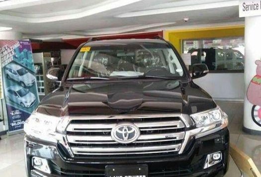 Selling New Toyota Land Cruiser 2019 Automatic Diesel in Makati-1