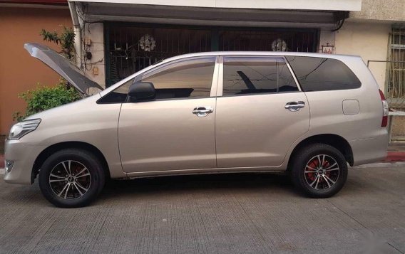Used Toyota Innova 2012 at 60000 km for sale-6