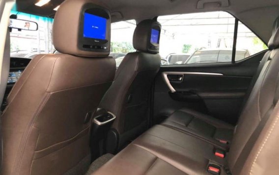 Selling Used Toyota Fortuner 2017 in Makati-9