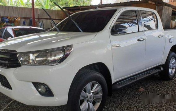 Selling White Toyota Hilux 2016 at 8800 km in Quezon City-1