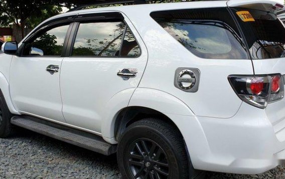 Selling White Toyota Fortuner 2016 Manual Diesel for sale in Quezon City-2