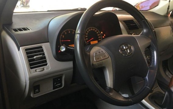 2nd Hand Toyota Corolla Altis 2010 at 120000 km for sale-4