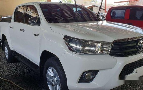 Selling White Toyota Hilux 2016 at 8800 km in Quezon City