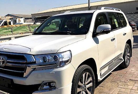 Selling White Toyota Land Cruiser 2019 Automatic Diesel in Makati-1