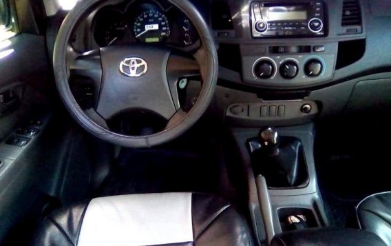 Selling 2013 Toyota Hilux Manual Diesel in Santa Rosa-5