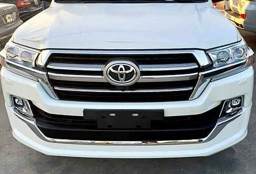 Selling White Toyota Land Cruiser 2019 Automatic Diesel in Makati-2