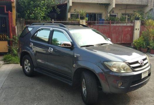 Selling Toyota Fortuner 2005 Automatic Gasoline in Las Piñas-7