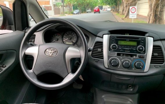 Selling Used Toyota Innova 2012 in Makati-7