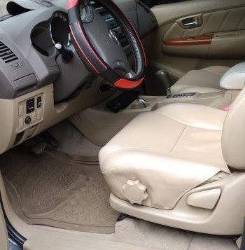 2nd Hand Toyota Fortuner 2009 at 80000 km for sale-7