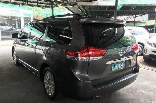 Sell Grey 2013 Toyota Sienna at Automatic Gasoline at 22000 km in Quezon City-2