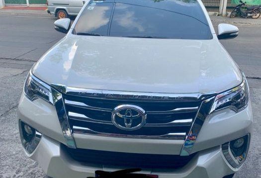 Selling Pearl White Toyota Fortuner in Las Piñas-1