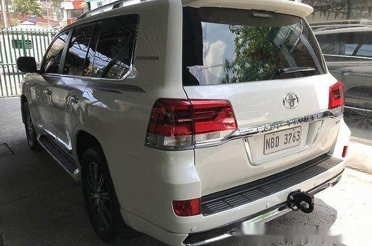 White Toyota Land Cruiser 2018 Automatic Diesel for sale in Quezon City-2